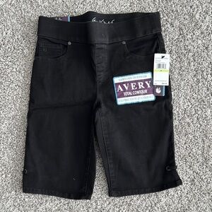 Gloria Vanderbilt Avery Total Contour Black Bermuda Shorts